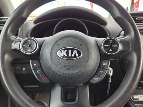 Used 2019 Kia Soul + image 18