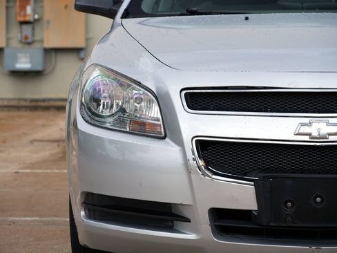 Used 2011 Chevrolet Malibu LS FWD image 18