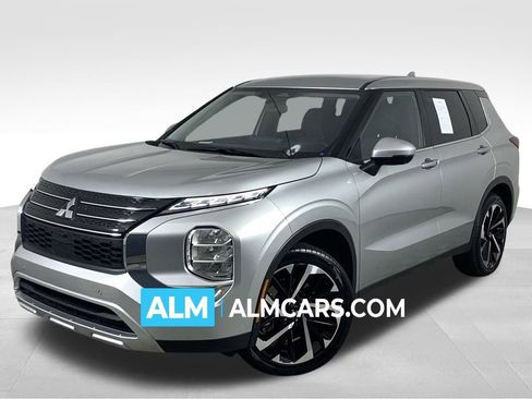 Used 2024 Mitsubishi Outlander SE image 1
