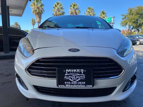 Used 2018 Ford Fiesta SE w/ Equipment Group 201A image 4