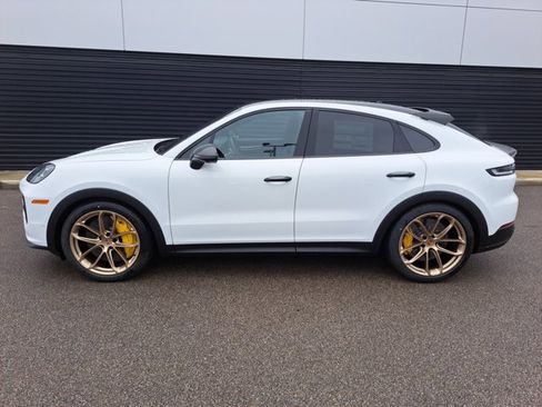 New 2026 Porsche Cayenne Turbo GT image 2