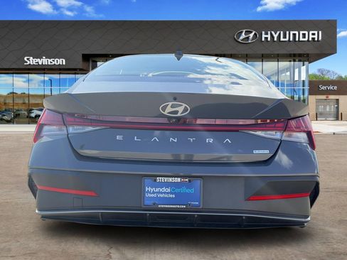 Certified 2024 Hyundai Elantra Blue FWD image 5
