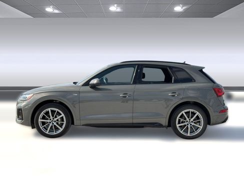 Used 2023 Audi Q5 e Premium Plus w/ Premium Plus Package AWD/4WD image 2