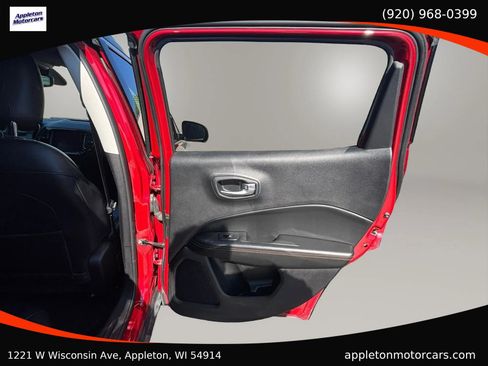 Used 2018 Jeep Compass Limited w/ Navigation Group AWD/4WD image 31