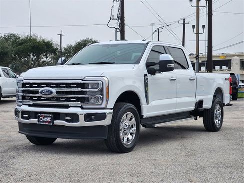 Used 2023 Ford F350 Lariat w/ Chrome Package image 3