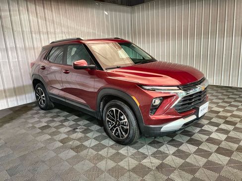 Used 2024 Chevrolet TrailBlazer LT w/ LT Cold Weather Package image 2