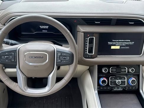 Used 2023 GMC Yukon XL Denali image 14
