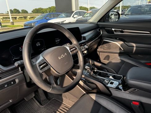 Certified 2025 Kia Telluride S FWD image 30
