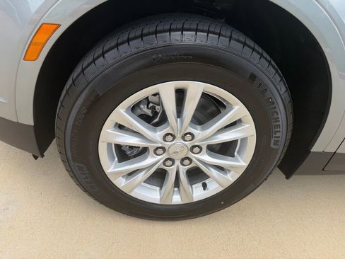 New 2026 Cadillac XT5 Luxury w/ LPO, Floor Liner Package AWD/4WD image 9
