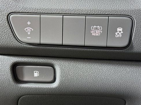 Certified 2021 Kia Niro LX image 10