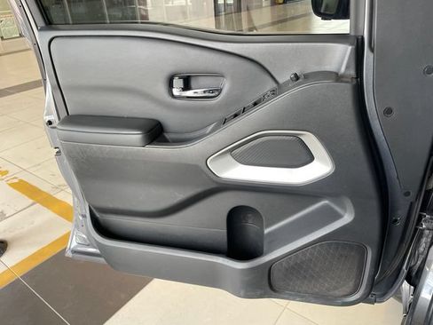 Certified 2022 Nissan Frontier SV AWD/4WD image 11