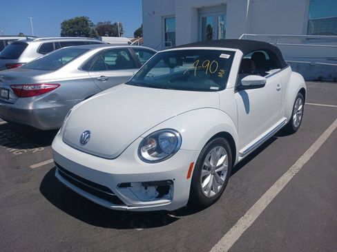 Used 2017 Volkswagen Beetle 1.8T Classic FWD image 1