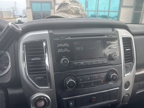 Used 2017 Nissan Titan SV image 9