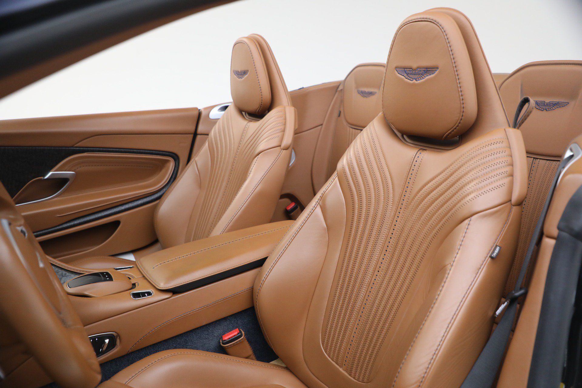 Used 2019 Aston Martin DB11 Volante RWD image 30