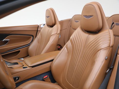 Used 2019 Aston Martin DB11 Volante RWD image 30