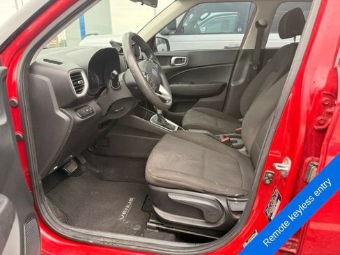 Used 2021 Hyundai Venue SE FWD image 5