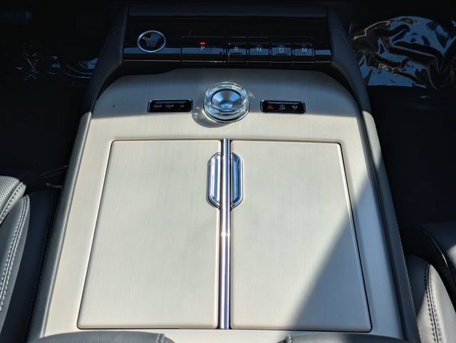 New 2026 Lincoln Navigator Premiere AWD/4WD image 19