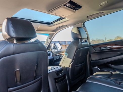 Used 2020 Cadillac Escalade ESV Premium Luxury image 32