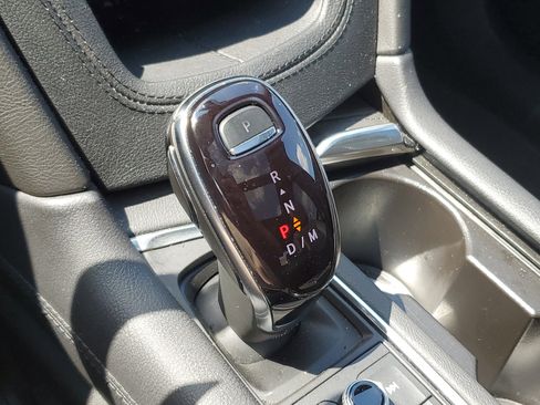 Certified 2025 Cadillac XT6 Premium Luxury image 27