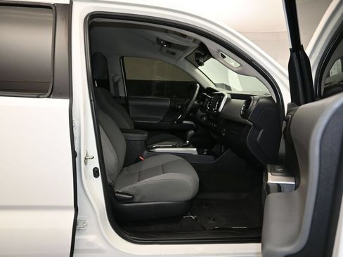 Used 2021 Toyota Tacoma SR5 AWD/4WD image 27