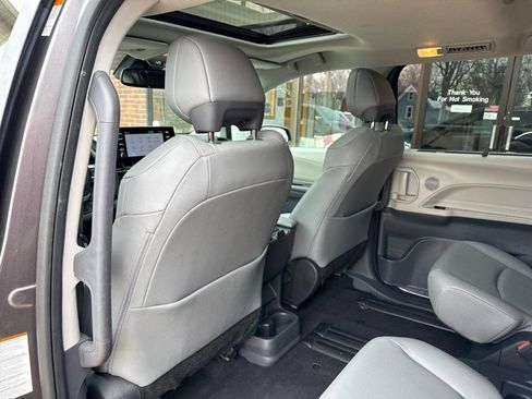 Used 2024 Toyota Sienna XLE image 19
