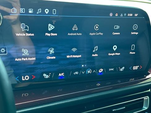 Used 2025 Chevrolet Traverse Z71 w/ Enhanced Driving Package AWD/4WD image 12