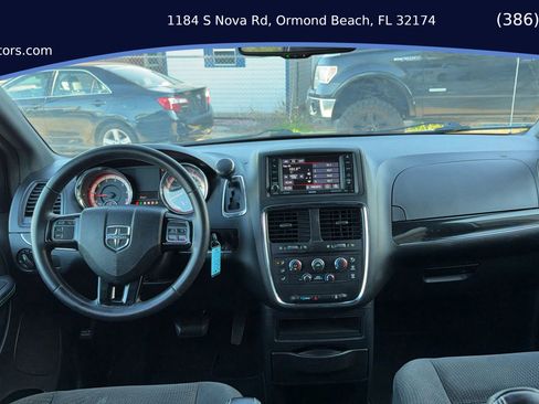 Used 2017 Dodge Grand Caravan SE image 9