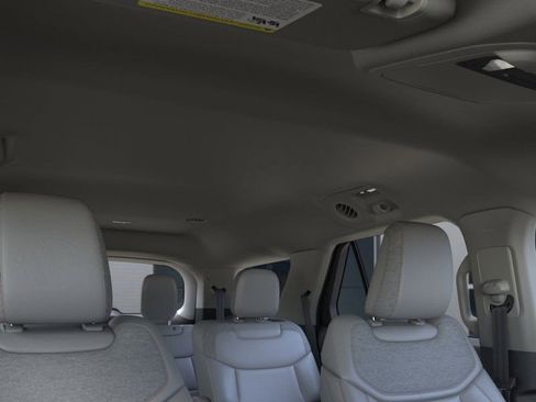 New 2025 Ford Explorer Active w/ Active Comfort Package image 24