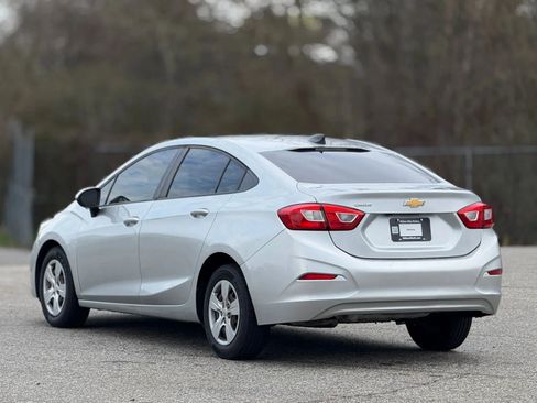 Used 2018 Chevrolet Cruze LS image 10