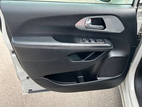 Used 2020 Chrysler Pacifica Touring w/ S Appearance Package FWD image 19