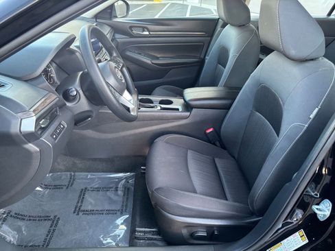 Used 2025 Nissan Altima 2.5 SV FWD image 28