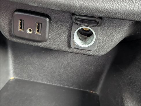 Used 2019 Chevrolet Traverse LT FWD image 17