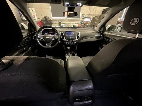 Used 2022 Chevrolet Equinox LT image 3