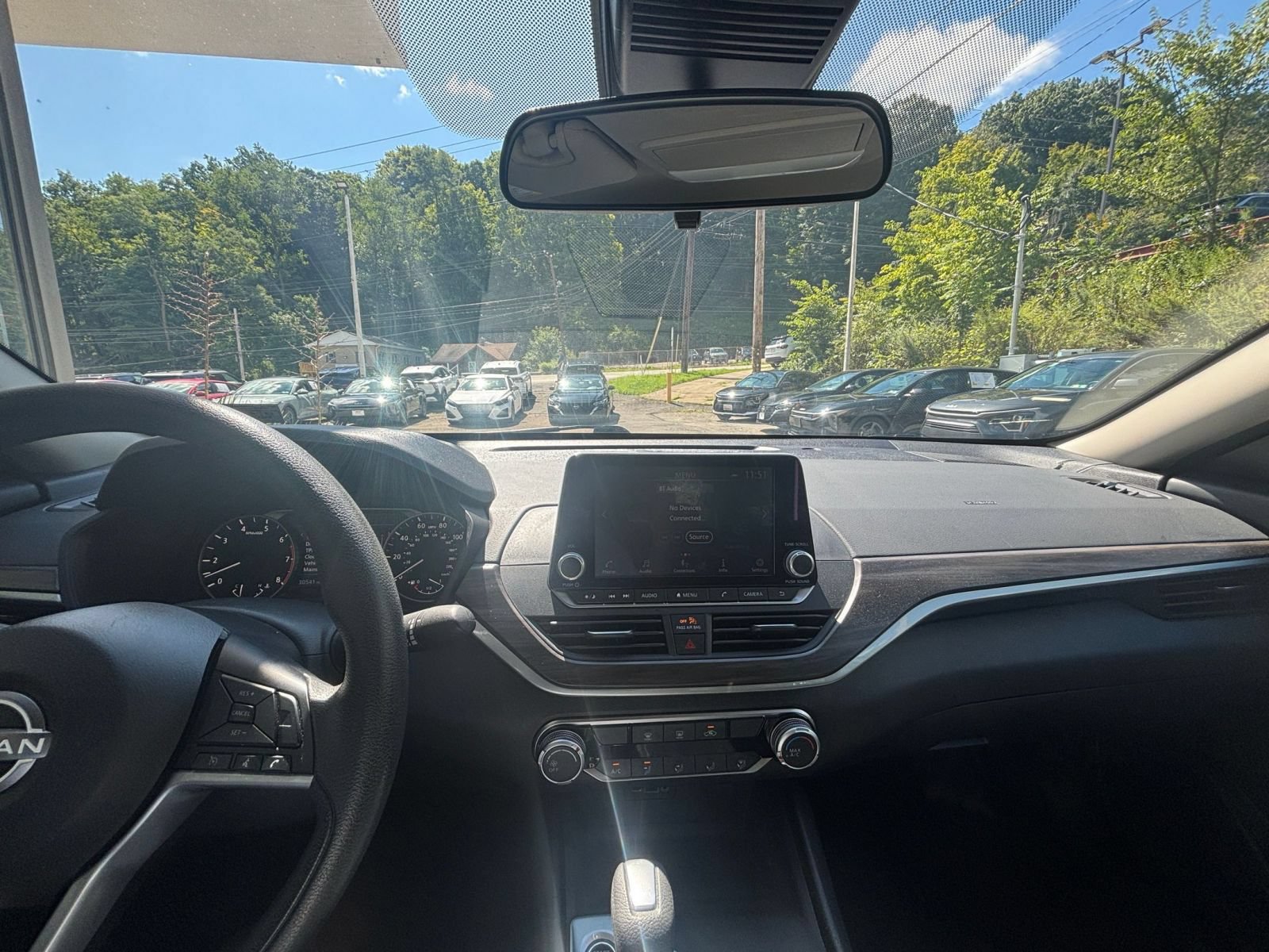 Used 2025 Nissan Altima 2.5 SV FWD image 31