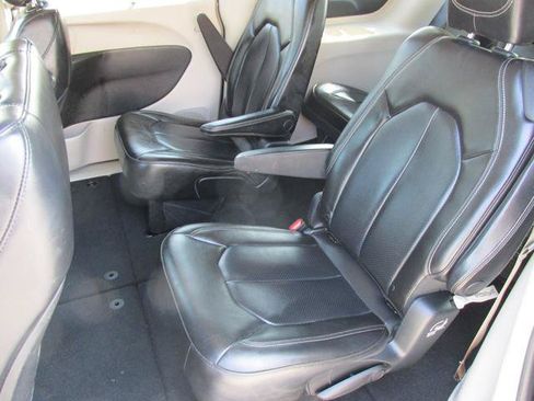 Used 2021 Chrysler Voyager Lxi FWD image 10