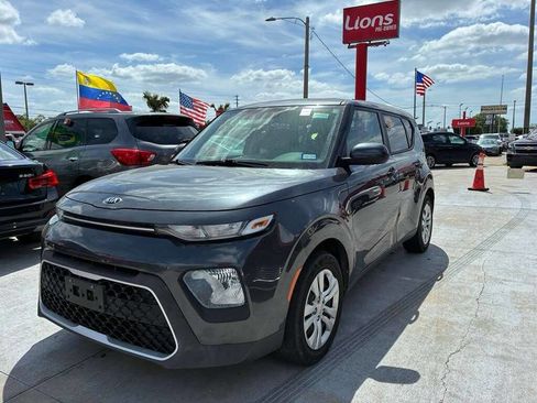 Used 2020 Kia Soul LX image 2