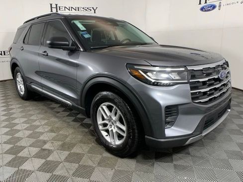 Used 2025 Ford Explorer Active image 10