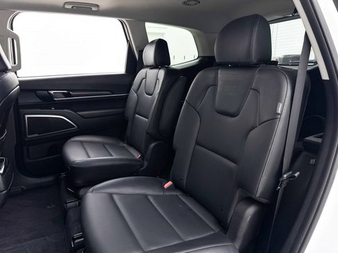 Used 2025 Kia Telluride S FWD image 32