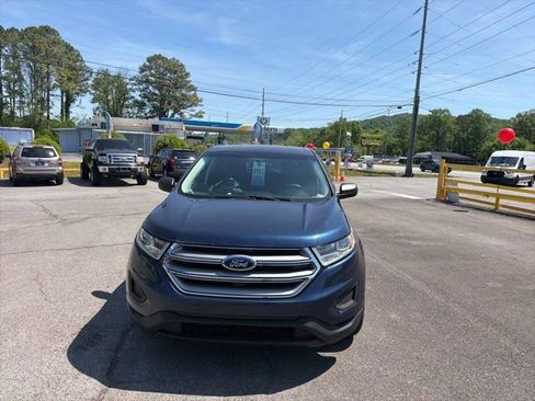 Used 2017 Ford Edge SE image 3