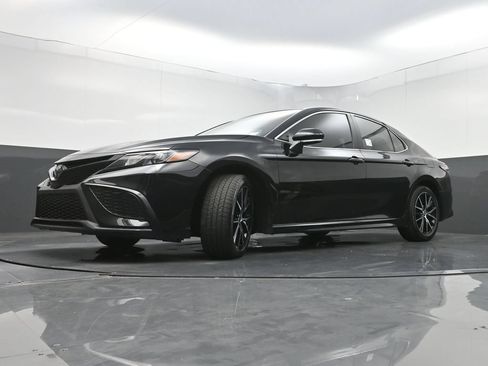 Used 2024 Toyota Camry SE FWD image 25