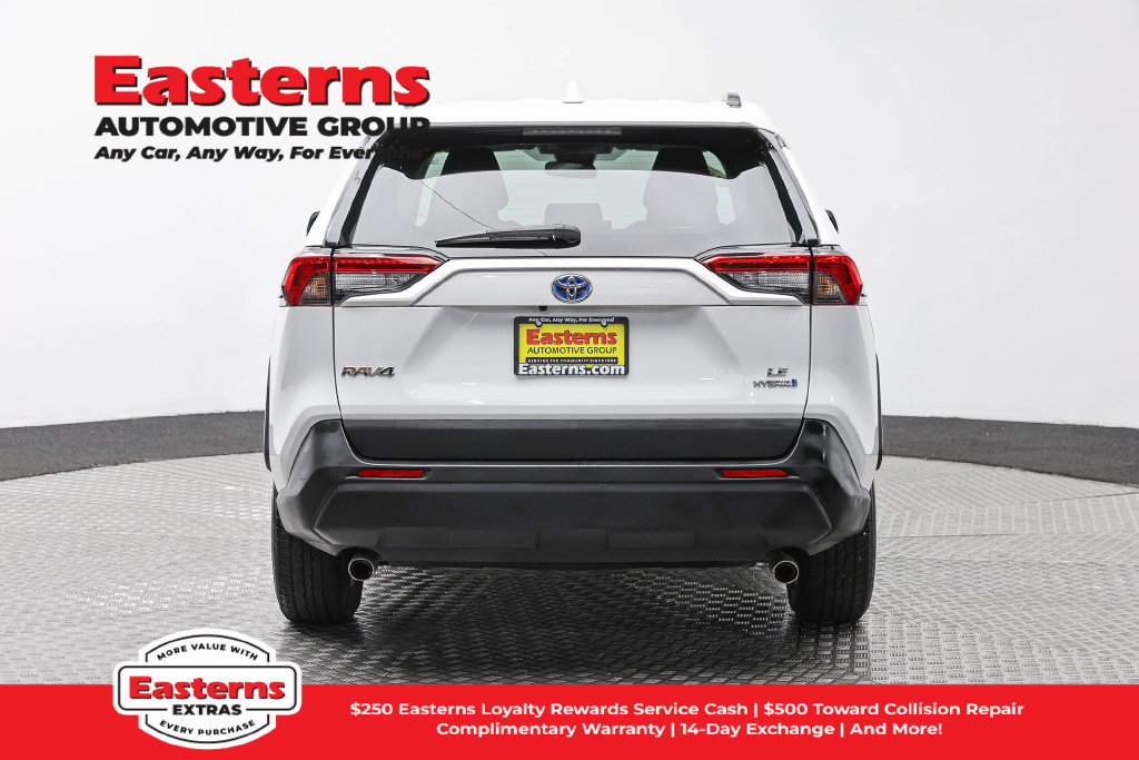 Used 2022 Toyota RAV4 LE AWD/4WD image 7
