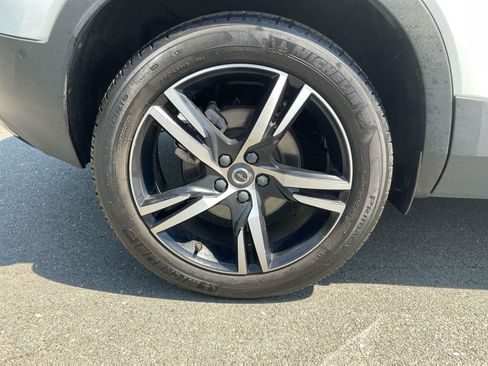 Used 2022 Volvo XC40 T5 R-Design AWD/4WD image 16