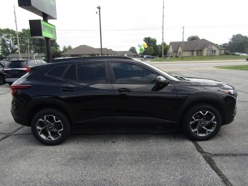 Used 2025 Chevrolet Trax LT w/ Driver Confidence Package FWD image 9