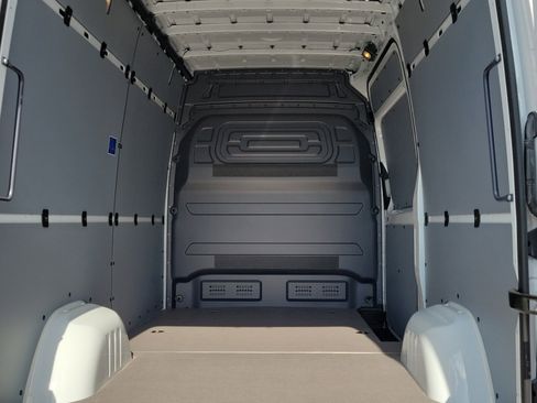 Used 2025 Mercedes-Benz Sprinter 2500 image 7