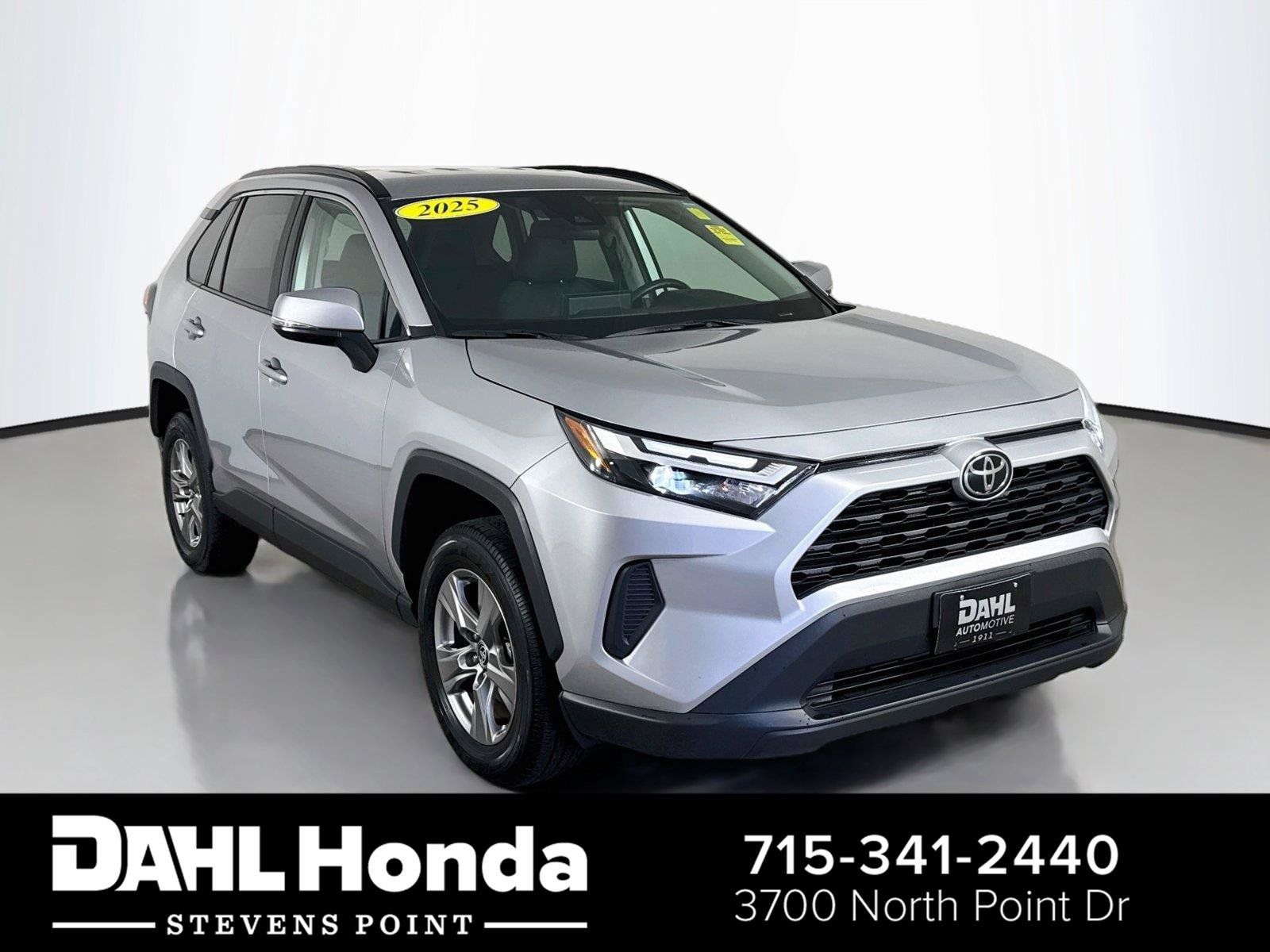 Used 2025 Toyota RAV4 XLE AWD/4WD image 1