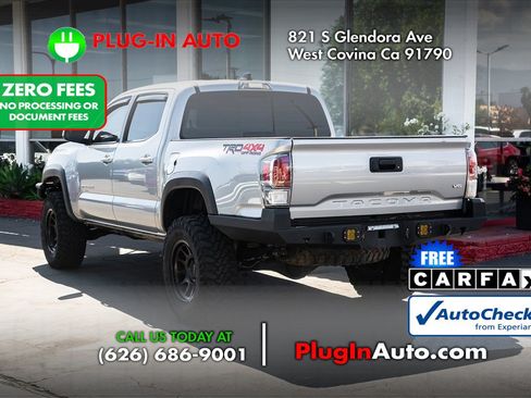 Used 2020 Toyota Tacoma TRD Off-Road w/ Advanced Technology Package AWD/4WD image 2