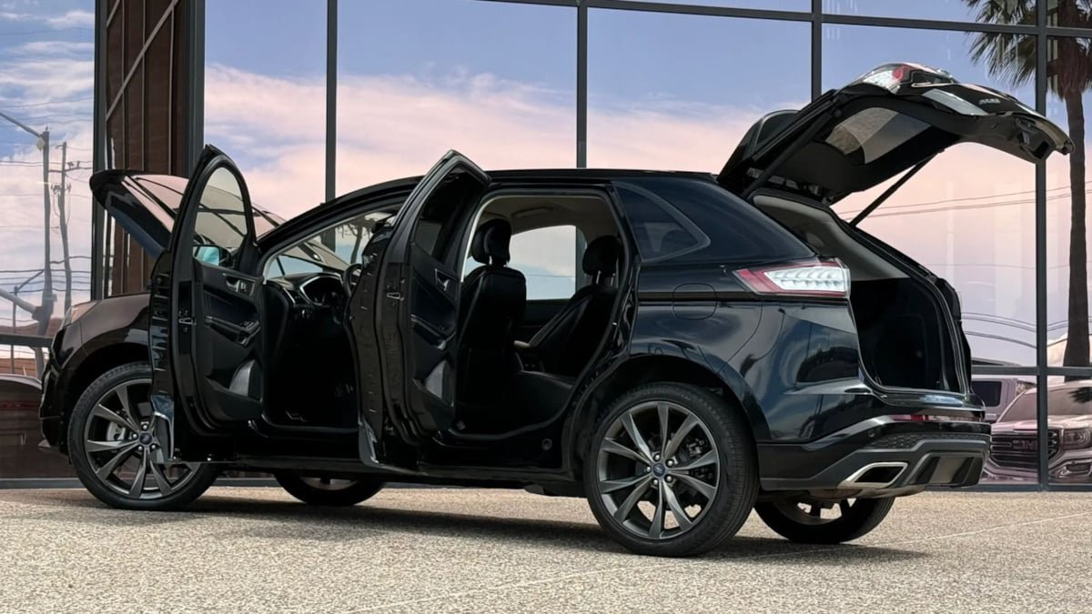 Used 2017 Ford Edge Sport w/ Technology Package AWD/4WD image 29