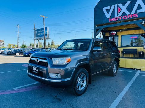 Used 2013 Toyota 4Runner SR5 w/ Convenience Pkg AWD/4WD image 1