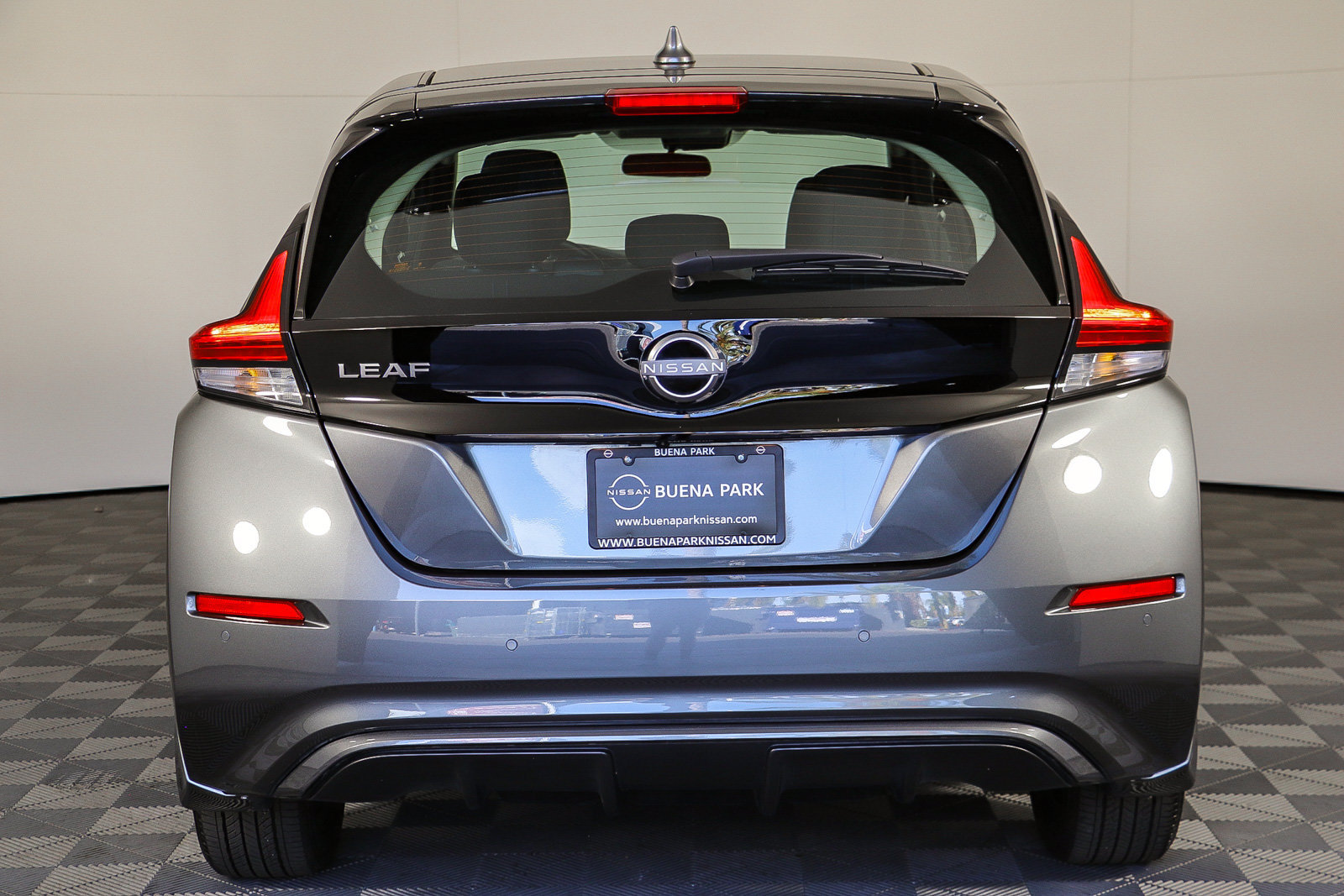 Used 2025 Nissan Leaf S FWD image 7