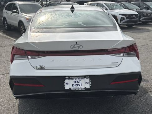 New 2026 Hyundai Elantra Hybrid FWD image 7